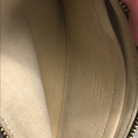 LOUIS VUITTON Pochette Milla - Picture 7 of 10